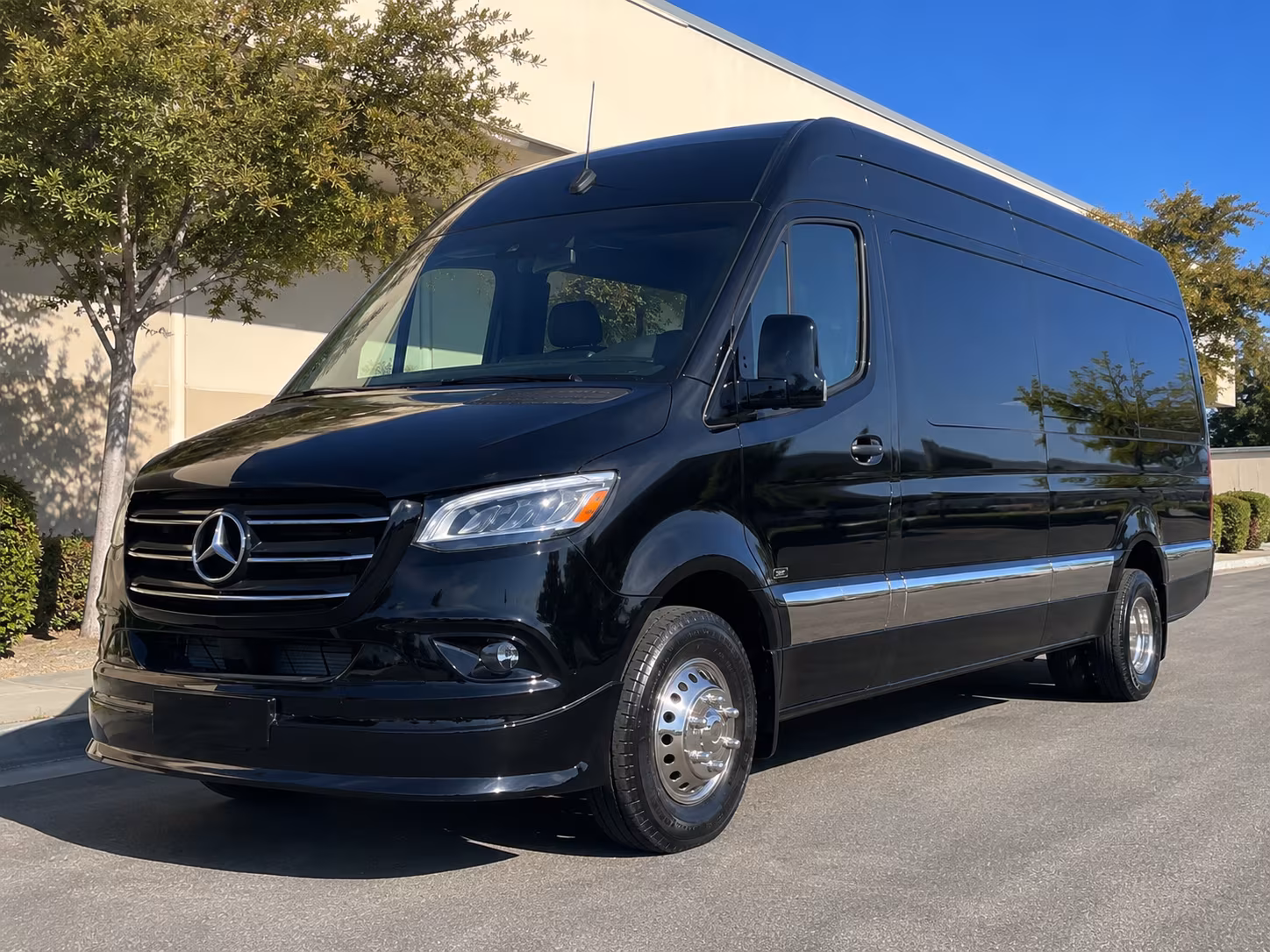 find the perfect transportation for your next airport transfer 4